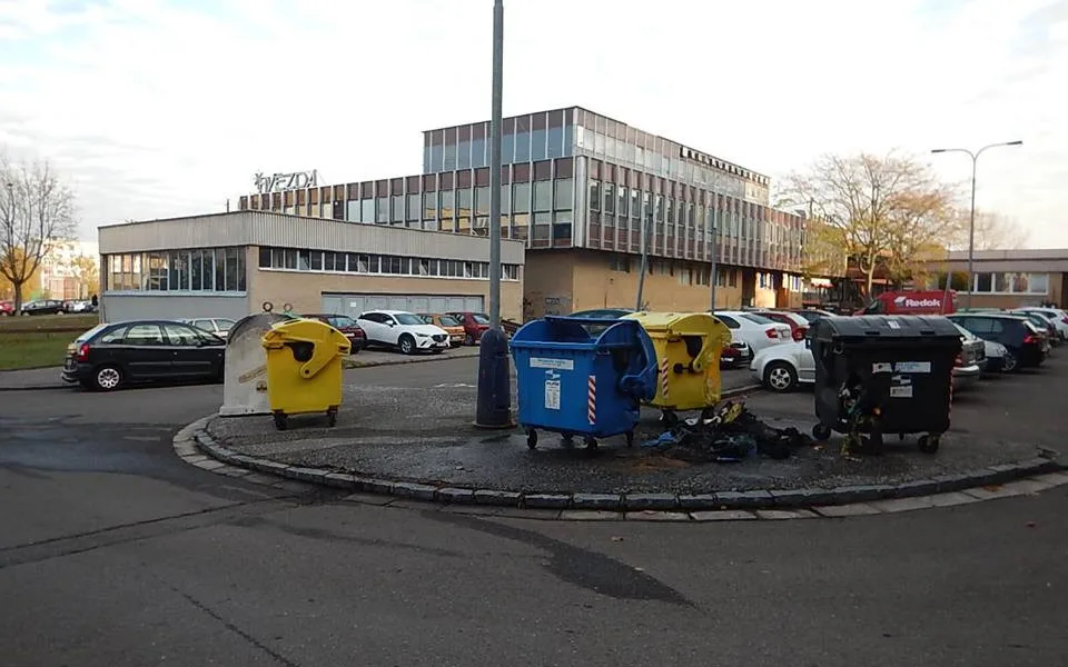 Zničené kontejnery