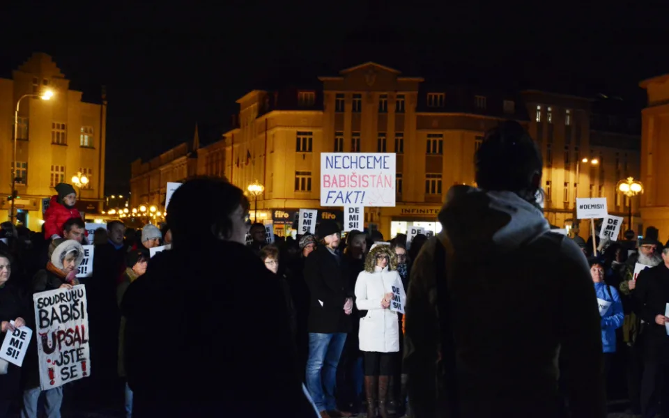FOTO: Stovky lidí v Hradci požadovaly demisi premiéra Andreje Babiše