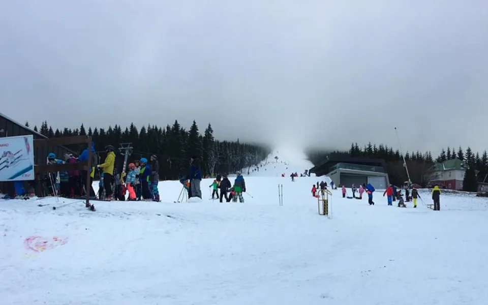 Skiareál Malá Úpa zahájil sezonu, od pátku jede i Černá hora