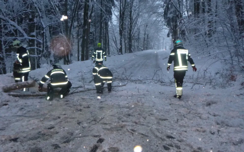 Uzavřená komunikace II/297 Od Černého Dolu do Janských Lázní