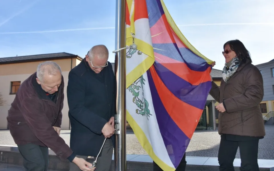 Vlajka Tibetu vlála u KÚ u loni