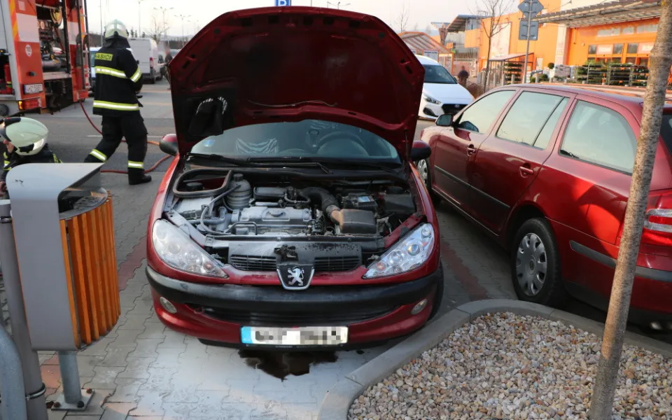 Požár vozu v Trutnově