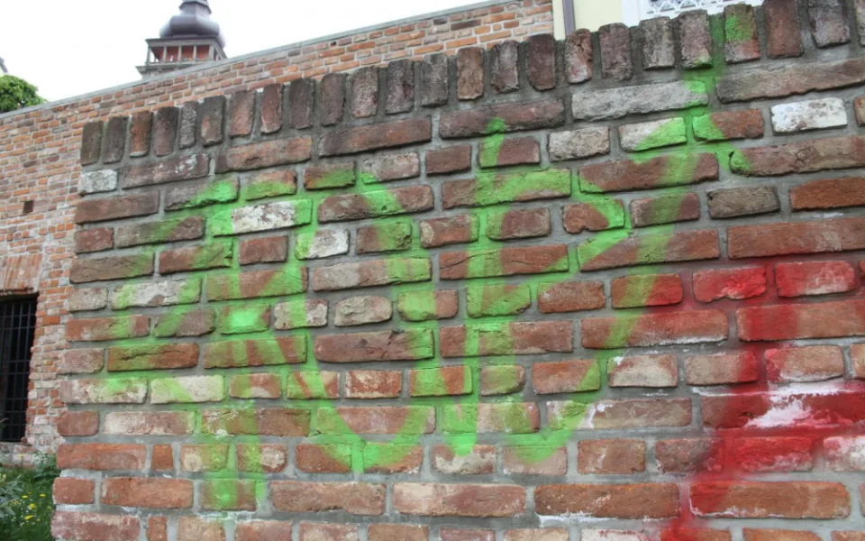Vandalismus v centru Hradce
