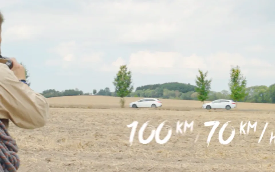 VIDEO: Je porušení soustředění na jízdu a tím zvýšení reakční doby řidiče možným zabijákem?