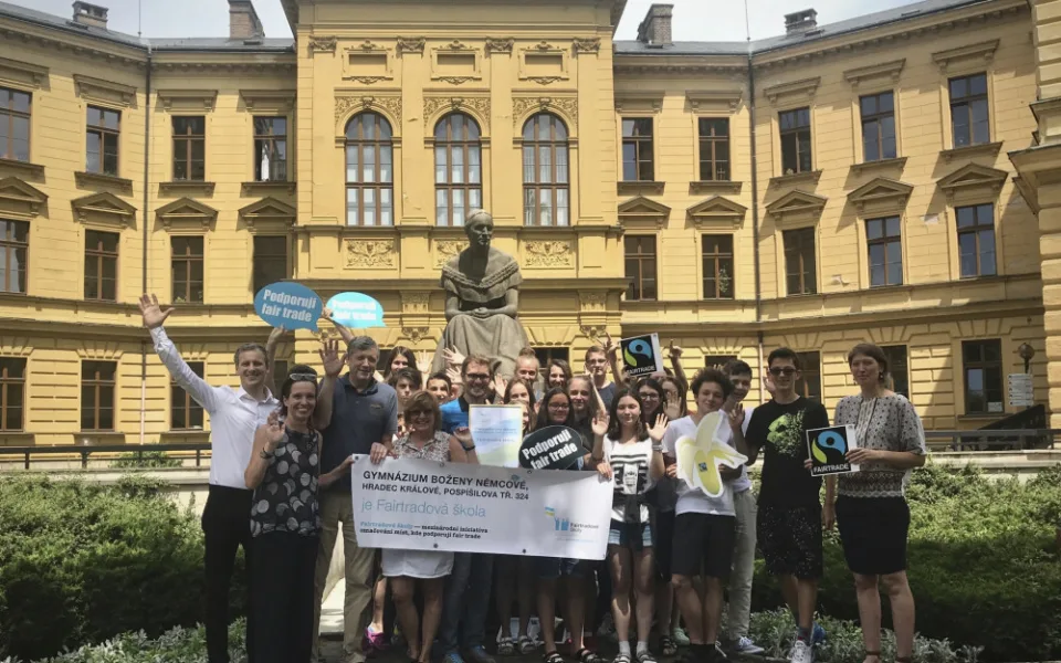 Gymnázium Boženy Němcové se může pochlubit titulem Fairtradová škola.