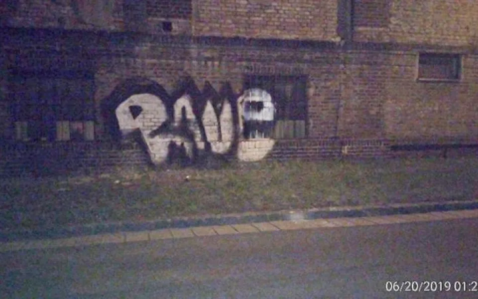 Nápis Rave