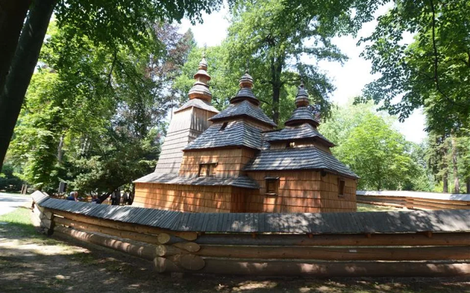 Opravený kostel.
