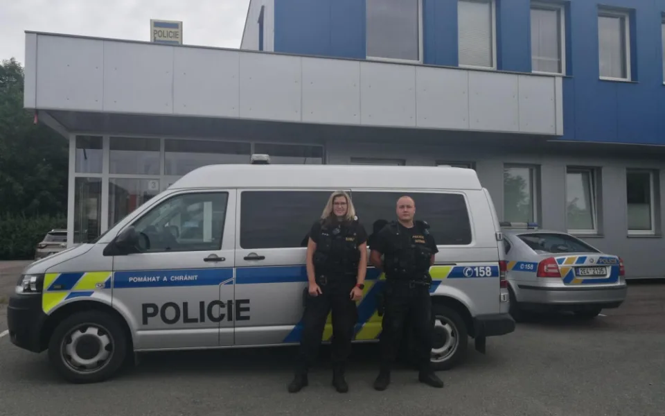 Policisté zachránili cyklistu.