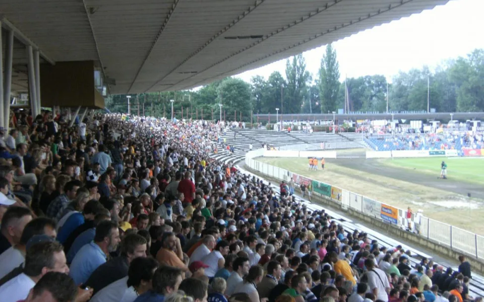 Na fotbal tedy chodili tisíce lidí
