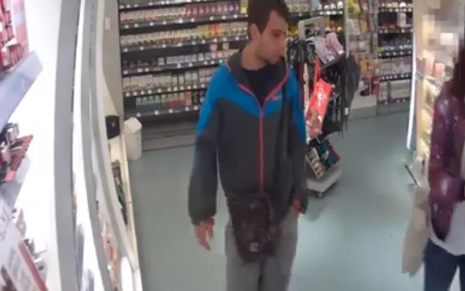 Policie pátrá po tomto muži