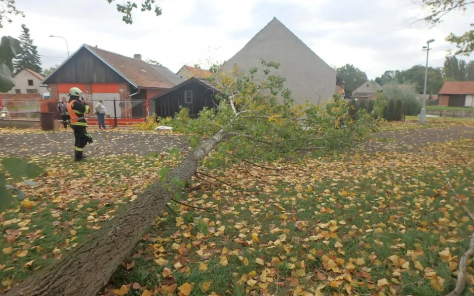 Vítr způsobil velké komplikace