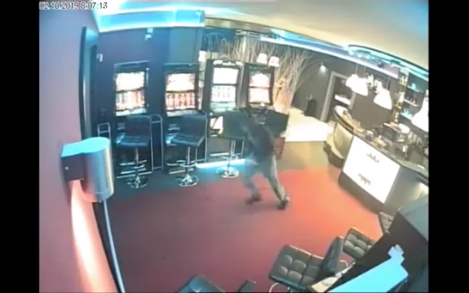 Pachatel na útěku z herny