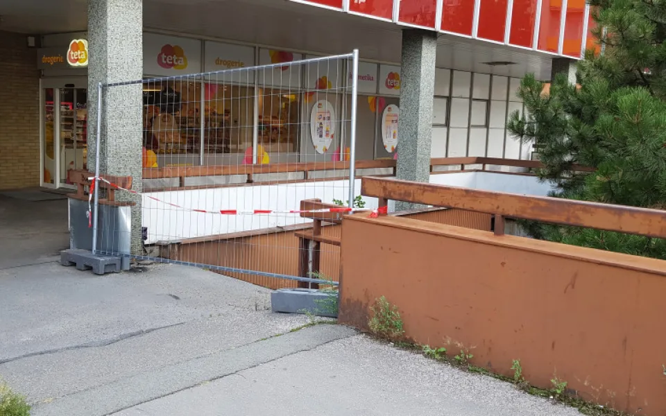 Benešovka se celá rozpadá