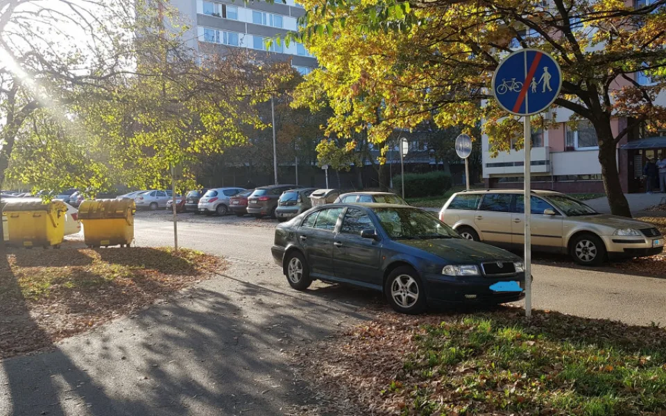 Řidič, který zaparkoval u vjezdu v Jungmannově ulici