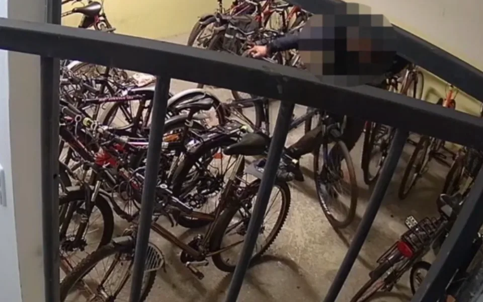 Muž byl zachycen při krádeži kamerou