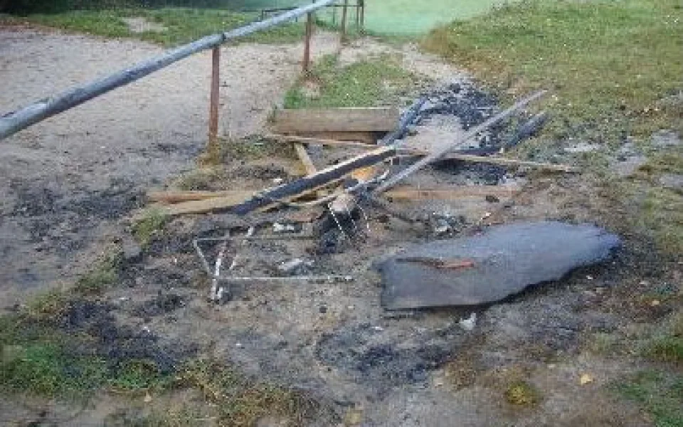 Stánek zcela shořel