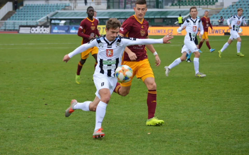 Hradečtí fotbalisté vezou tři body z pražské Dukly!