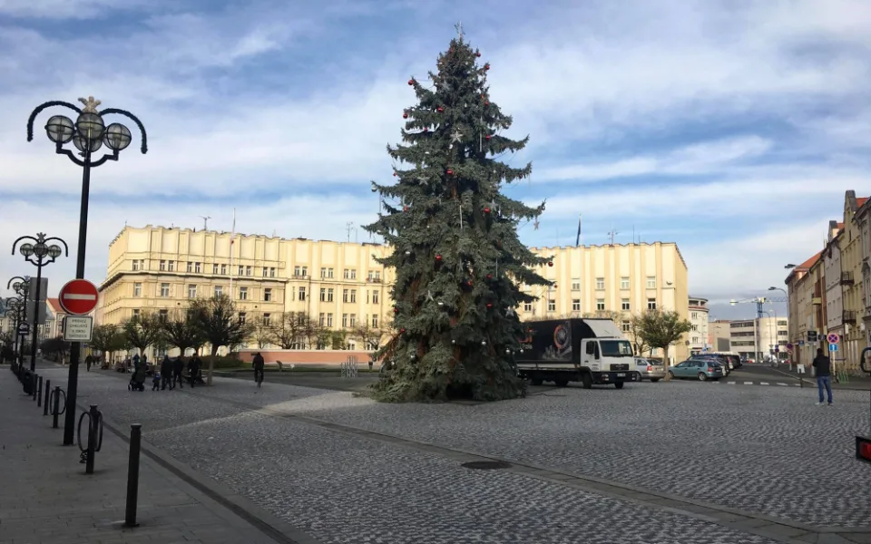 Vánoční strom na Masarykově náměstí