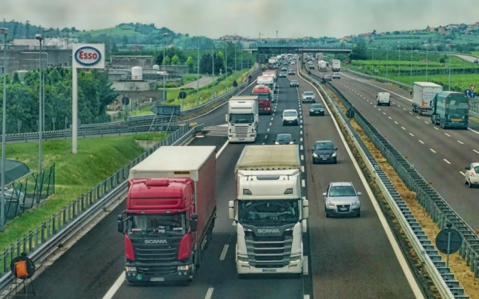 Nové mýto dopravu na hraničním přechodu Náchod nezkomplikovalo