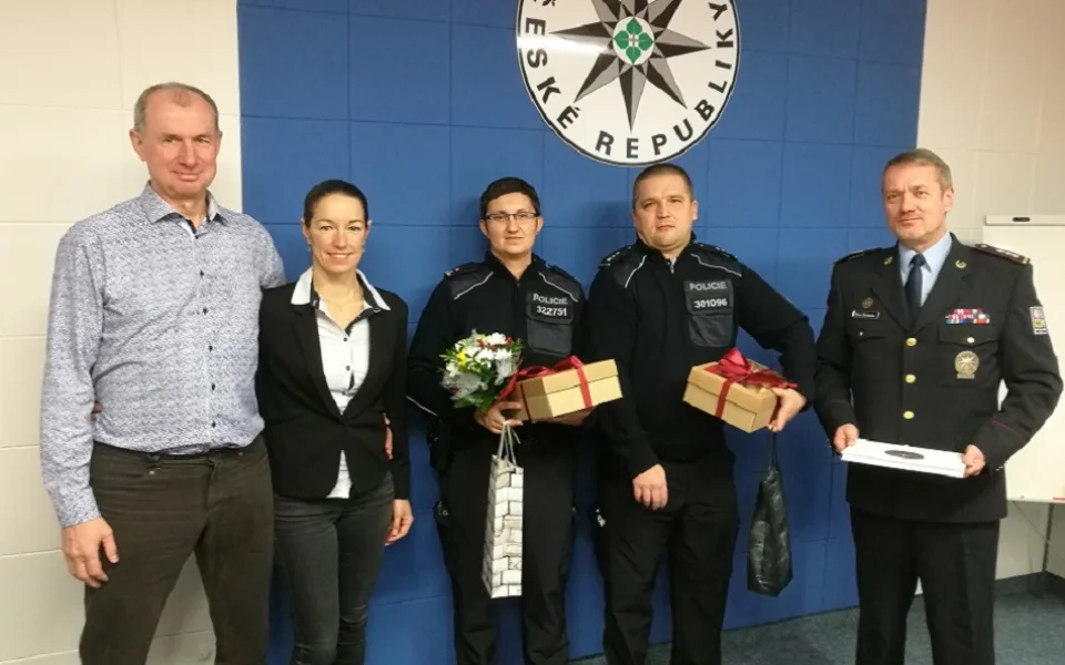 Muž policistům, kteří mu zachránili život osobně poděkoval