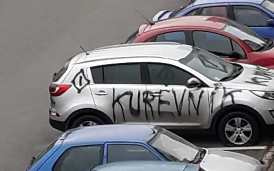 Foto posprejovaného auta