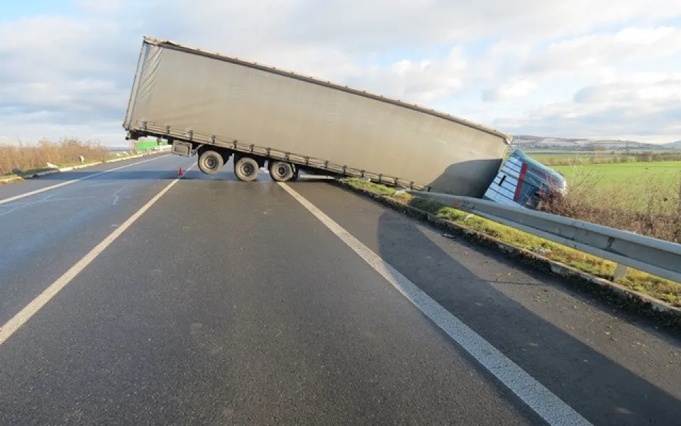 Námraza komplikuje život řidičům