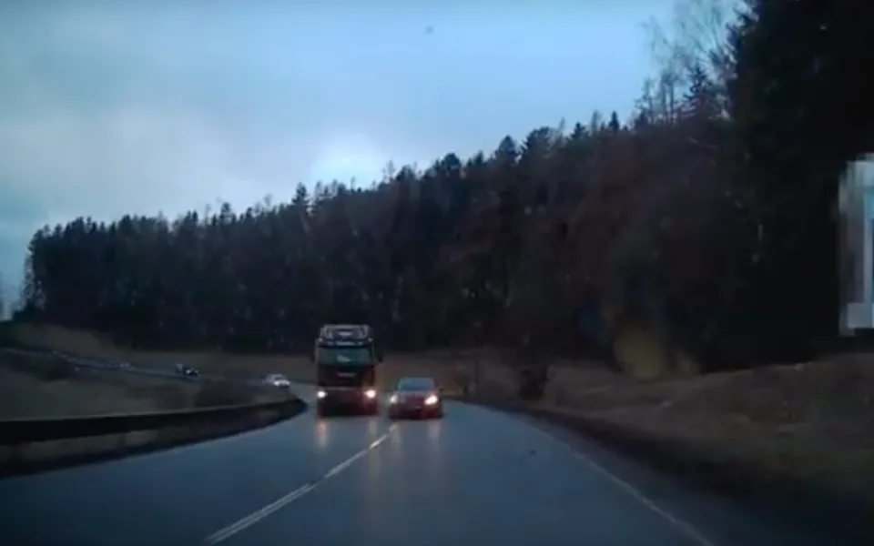 Nebezpečené předjíždění mezi Novou Pakou a obci Horka u Staré Paky