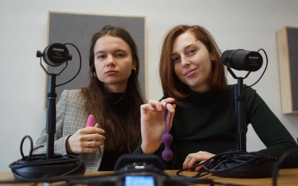 Zuzana (vlevo) a Terezie, autorky podcastu Vyhoňit ďábla