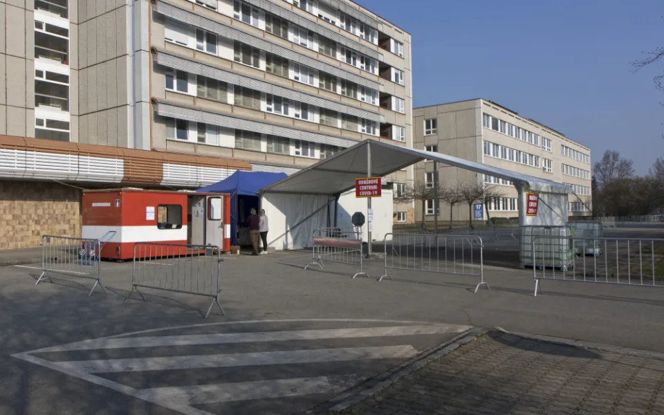 Odběrové místo Fakultní nemocnice Hradec Králové.