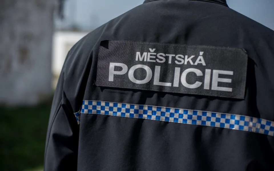 Městská policie v Hradci Králové o víkendu nejčastěji řešila bezdomovce a roušky