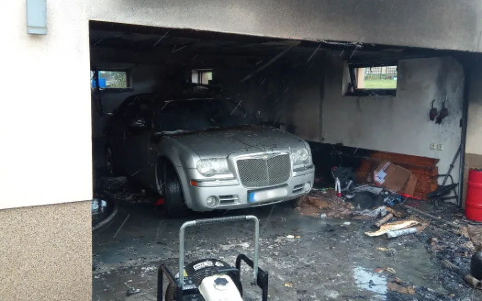 Požár autodílny v Rychnově nad Kěnžnou