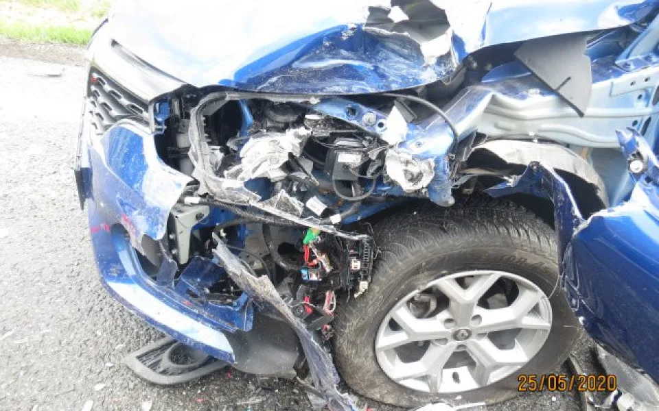 Osobní auto po dopravní nehodě na silnici I/35 u Holovous