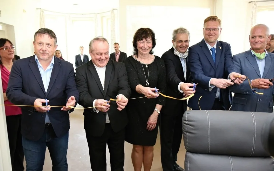 Slavnostní přestřižení pásky