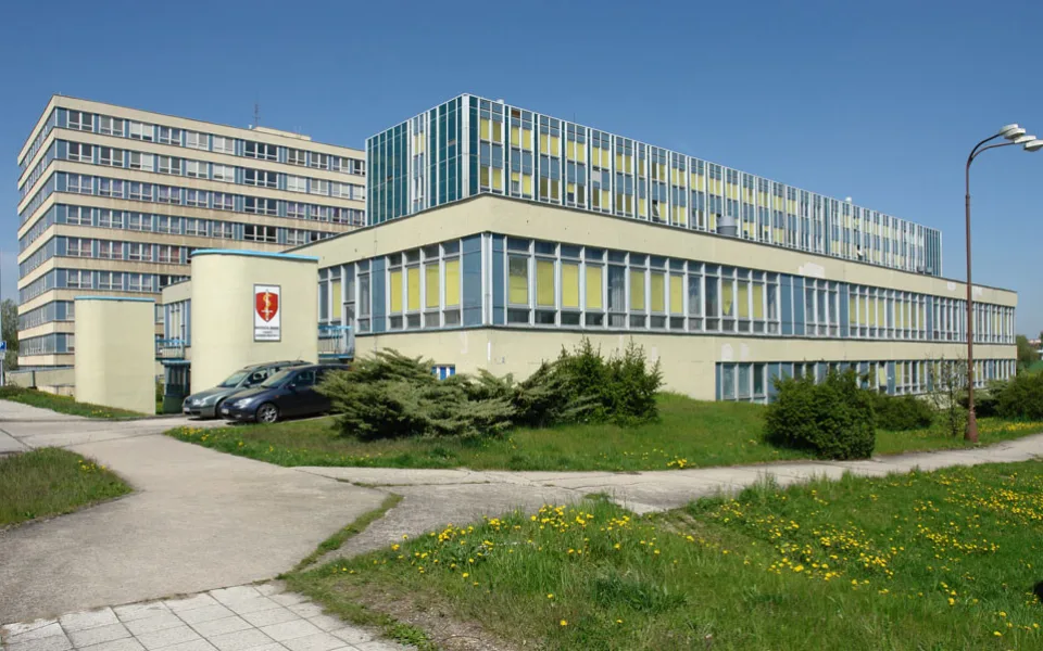 Oprava budov Fakulty vojenského zdravotnictví v Hradci Králové bude stát 220 milionů korun. Hotovo bude v příštím roce