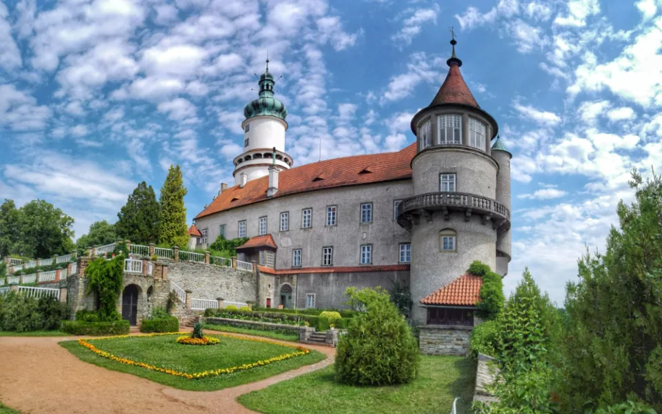 Zámek v Novém Městě nad Metují je na prodej. Usilovat by o něj měl stát, tvrdí Babiš