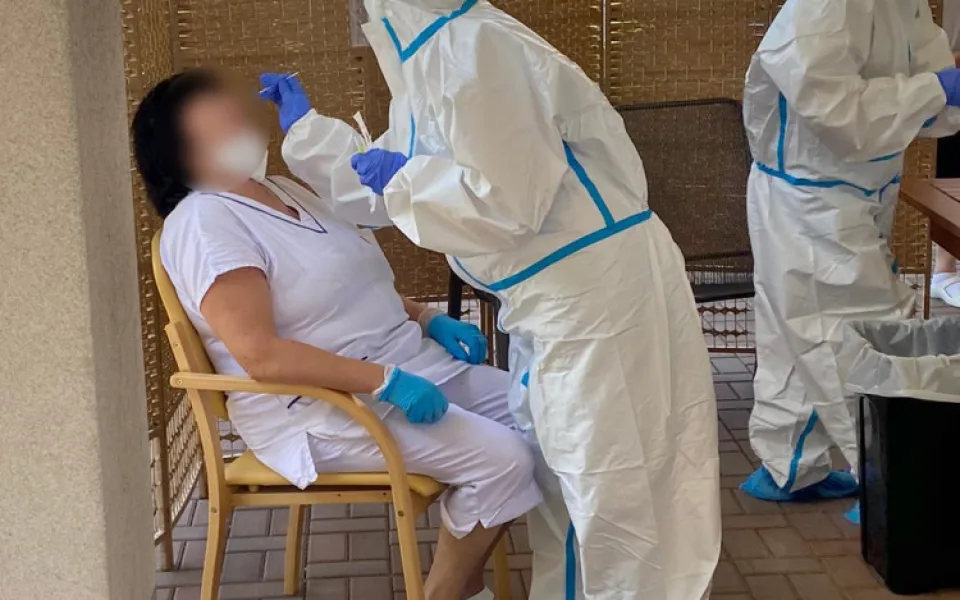 V domově seniorů v Černožicích začala druhá vlna testování. Výsledky budou v pátek