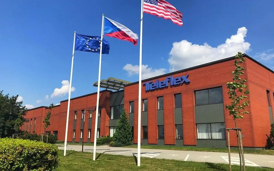 Šíření nemoci ve společnosti Teleflex se nepotvrdilo. Nikdo ze zaměstnanců v karanténě nakažený není