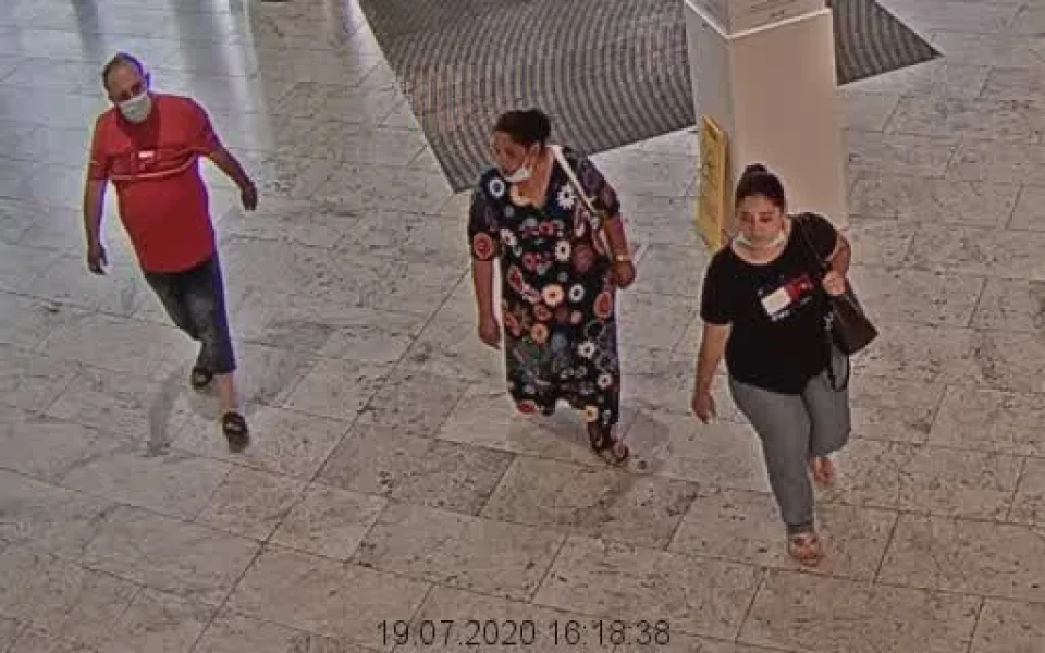 Trojice podezřelá z krádeže šperků