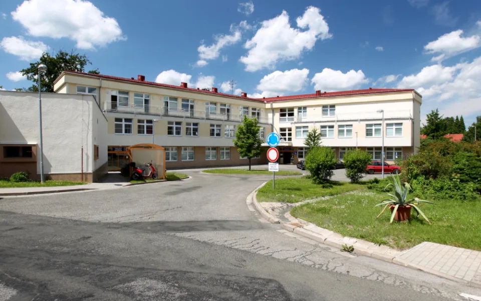 Druhá vlna testů v nemocnici Trutnov odhalila jeden případ COVIDU-19