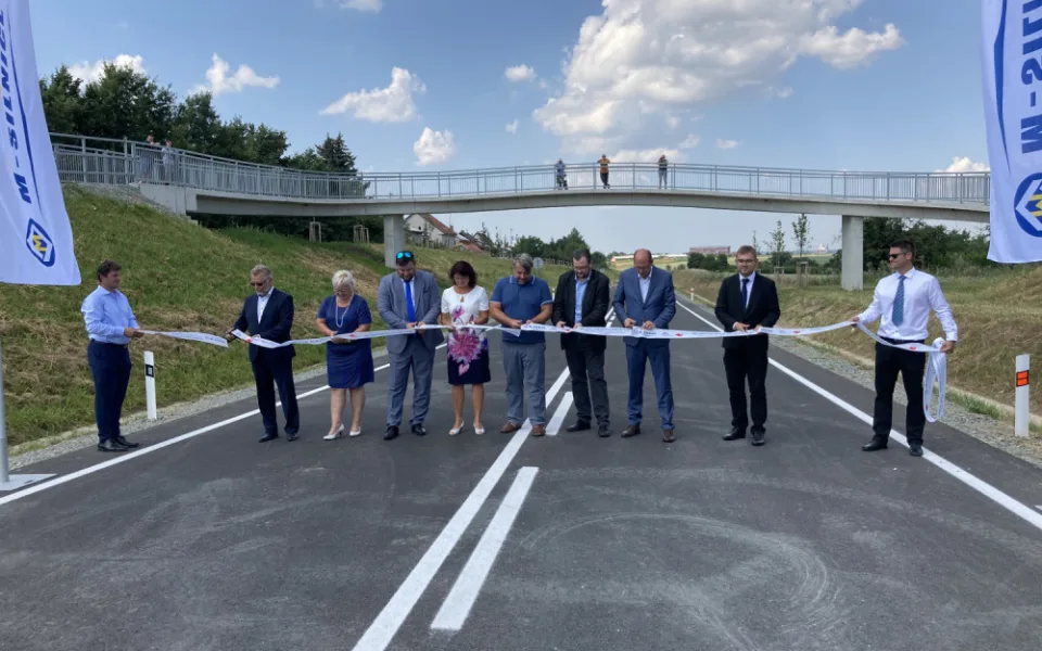 Od zítřka budou řidiči jezdit po novém obchvatu Opočna. Slavnostně byl otevřen dnes