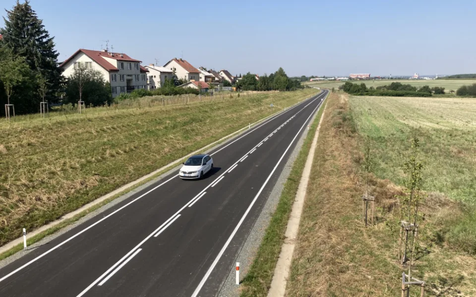 Auta nemohou od úterý na obchvat Opočna, musí se dodělat dopravní značení