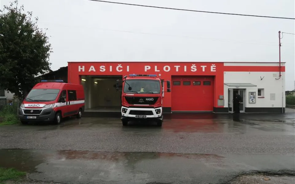 Opravená hasičská zbrojnice v Plotištích nad Labem