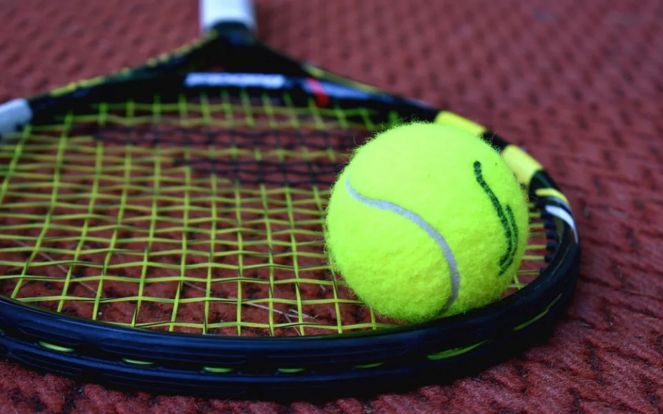 Tenisové kurty v jičínském sportovním areálu se promění v krytou halu se zázemím