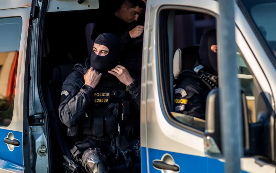 V Královéhradeckém kraji chybí zhruba stovka policistů. Vidinu benefitů často utnou psychotesty