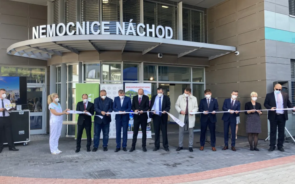 Stavba nemocnice v Náchodě je u konce. Podívejte se na nejmodernější operační sály v republice