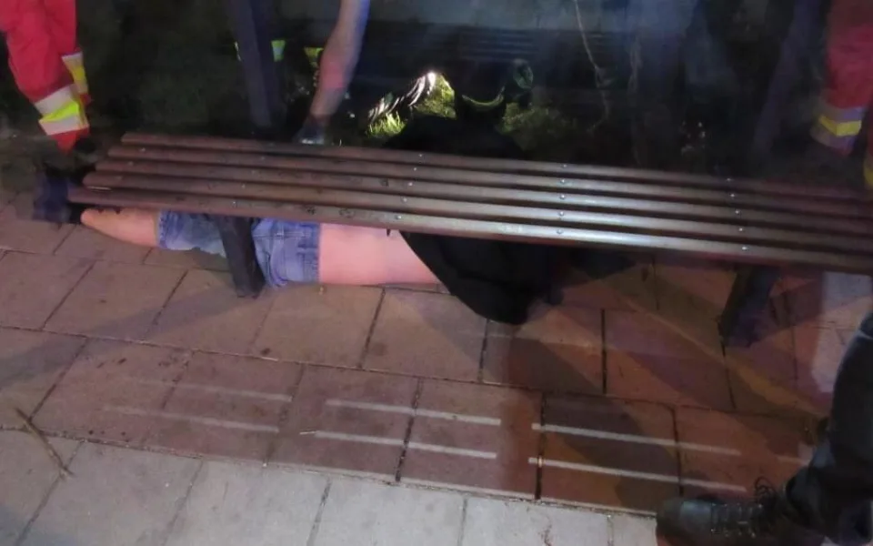Zaklíněný muž na zastávce