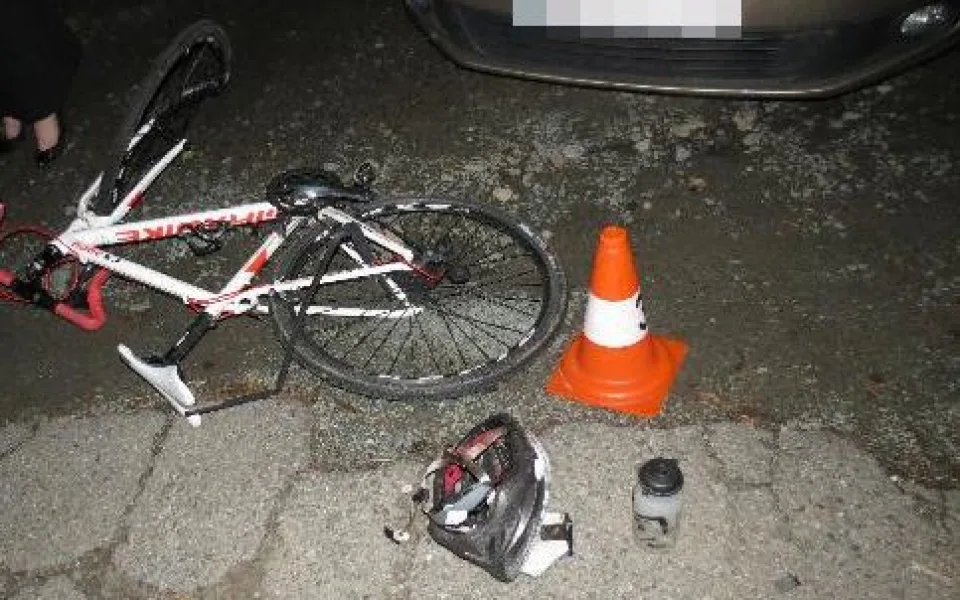 Po střetu osobního auta s cyklistou