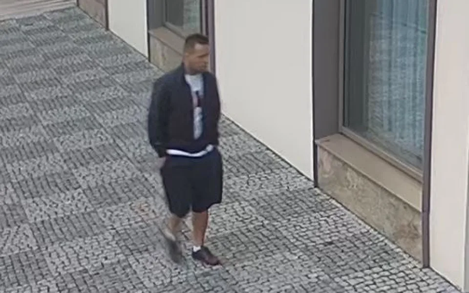 Z hotelového pokoje zmizelo 38 tisíc korun. Zloděj přišel ve chvíli, kdy jejich majitel spal