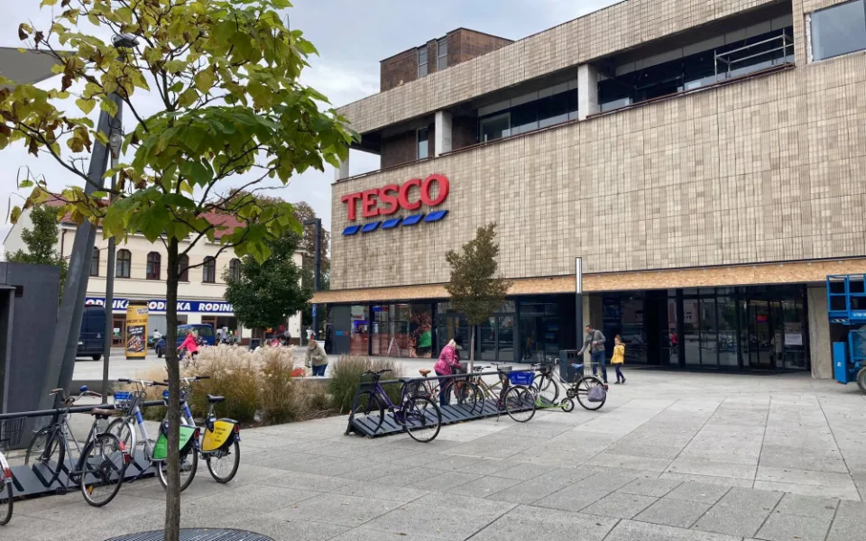 V Hradci Králové se dnes otevřelo nové obchodní centrum. Prošlo kompletní rekonstrukcí