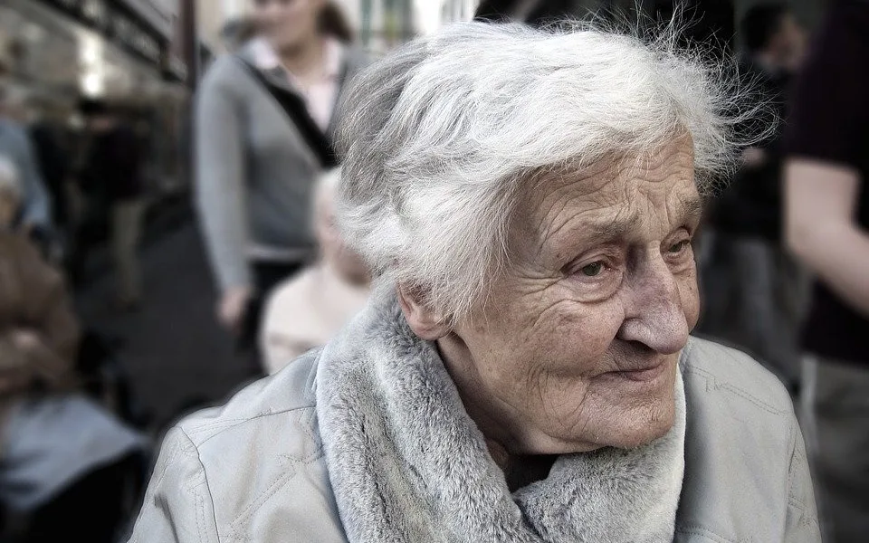 Nabízel seniorům nákup, vzal si peníze, ale pak už se neukázal